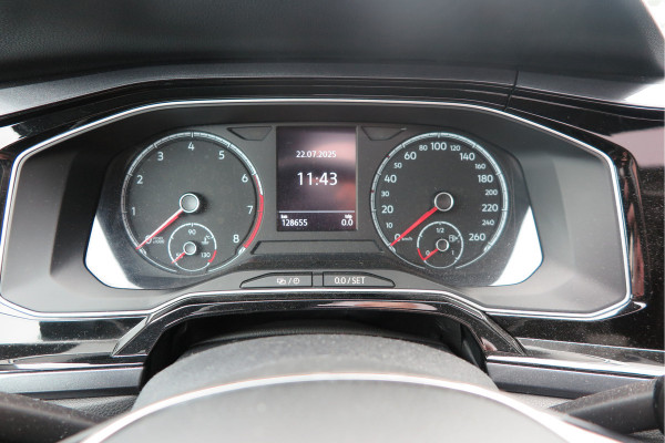 Volkswagen Polo 1.0 TSI 85kw 116pk Highline R-Line , Panoramadak, Led , PDC, Cruise, Carplay , Achteruitrijcamera , Sportstoelen , Actieve demping .DAB+, etc . Volkswagen Polo 1.0 TSI 85kw 116pk Highline R-Line , Panoramadak, Led , PDC, Cruise, Carplay , Achteruitrijcamera , Sportstoelen , Actieve demping .DAB+, etc .