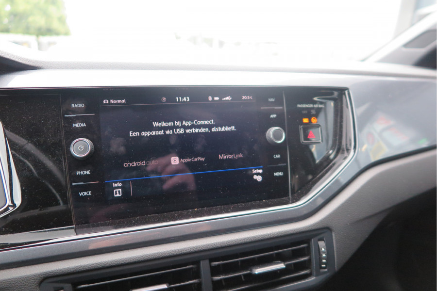 Volkswagen Polo 1.0 TSI 85kw 116pk Highline R-Line , Panoramadak, Led , PDC, Cruise, Carplay , Achteruitrijcamera , Sportstoelen , Actieve demping .DAB+, etc . Volkswagen Polo 1.0 TSI 85kw 116pk Highline R-Line , Panoramadak, Led , PDC, Cruise, Carplay , Achteruitrijcamera , Sportstoelen , Actieve demping .DAB+, etc .