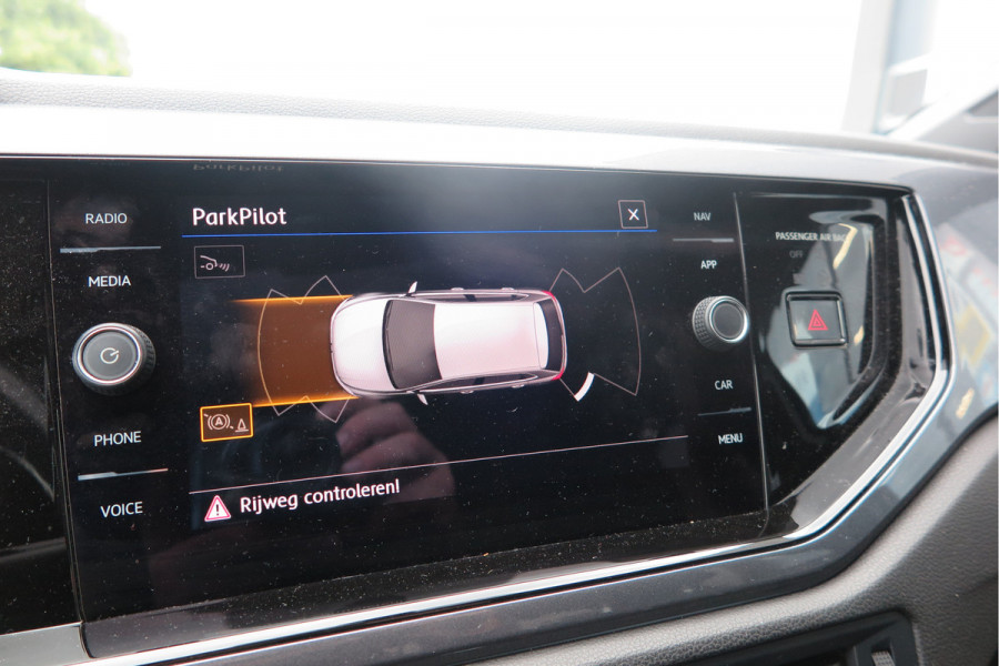 Volkswagen Polo 1.0 TSI 85kw 116pk Highline R-Line , Panoramadak, Led , PDC, Cruise, Carplay , Achteruitrijcamera , Sportstoelen , Actieve demping .DAB+, etc . Volkswagen Polo 1.0 TSI 85kw 116pk Highline R-Line , Panoramadak, Led , PDC, Cruise, Carplay , Achteruitrijcamera , Sportstoelen , Actieve demping .DAB+, etc .