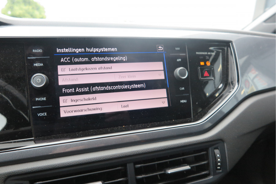 Volkswagen Polo 1.0 TSI 85kw 116pk Highline R-Line , Panoramadak, Led , PDC, Cruise, Carplay , Achteruitrijcamera , Sportstoelen , Actieve demping .DAB+, etc . Volkswagen Polo 1.0 TSI 85kw 116pk Highline R-Line , Panoramadak, Led , PDC, Cruise, Carplay , Achteruitrijcamera , Sportstoelen , Actieve demping .DAB+, etc .