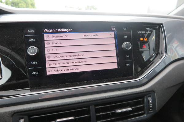 Volkswagen Polo 1.0 TSI 85kw 116pk Highline R-Line , Panoramadak, Led , PDC, Cruise, Carplay , Achteruitrijcamera , Sportstoelen , Actieve demping .DAB+, etc . Volkswagen Polo 1.0 TSI 85kw 116pk Highline R-Line , Panoramadak, Led , PDC, Cruise, Carplay , Achteruitrijcamera , Sportstoelen , Actieve demping .DAB+, etc .