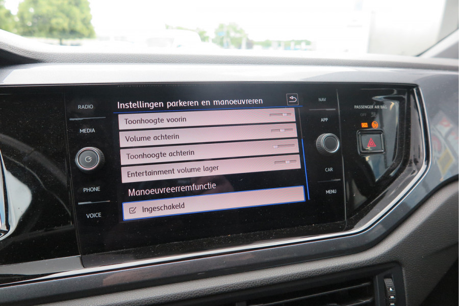 Volkswagen Polo 1.0 TSI 85kw 116pk Highline R-Line , Panoramadak, Led , PDC, Cruise, Carplay , Achteruitrijcamera , Sportstoelen , Actieve demping .DAB+, etc . Volkswagen Polo 1.0 TSI 85kw 116pk Highline R-Line , Panoramadak, Led , PDC, Cruise, Carplay , Achteruitrijcamera , Sportstoelen , Actieve demping .DAB+, etc .