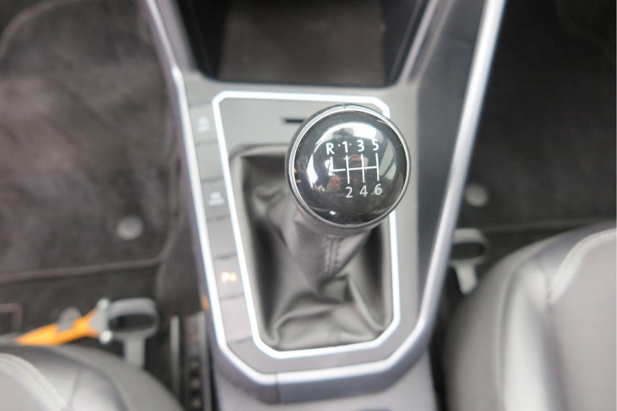 Volkswagen Polo 1.0 TSI 85kw 116pk Highline R-Line , Panoramadak, Led , PDC, Cruise, Carplay , Achteruitrijcamera , Sportstoelen , Actieve demping .DAB+, etc . Volkswagen Polo 1.0 TSI 85kw 116pk Highline R-Line , Panoramadak, Led , PDC, Cruise, Carplay , Achteruitrijcamera , Sportstoelen , Actieve demping .DAB+, etc .