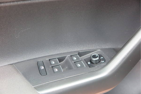 Volkswagen Polo 1.0 TSI 85kw 116pk Highline R-Line , Panoramadak, Led , PDC, Cruise, Carplay , Achteruitrijcamera , Sportstoelen , Actieve demping .DAB+, etc . Volkswagen Polo 1.0 TSI 85kw 116pk Highline R-Line , Panoramadak, Led , PDC, Cruise, Carplay , Achteruitrijcamera , Sportstoelen , Actieve demping .DAB+, etc .