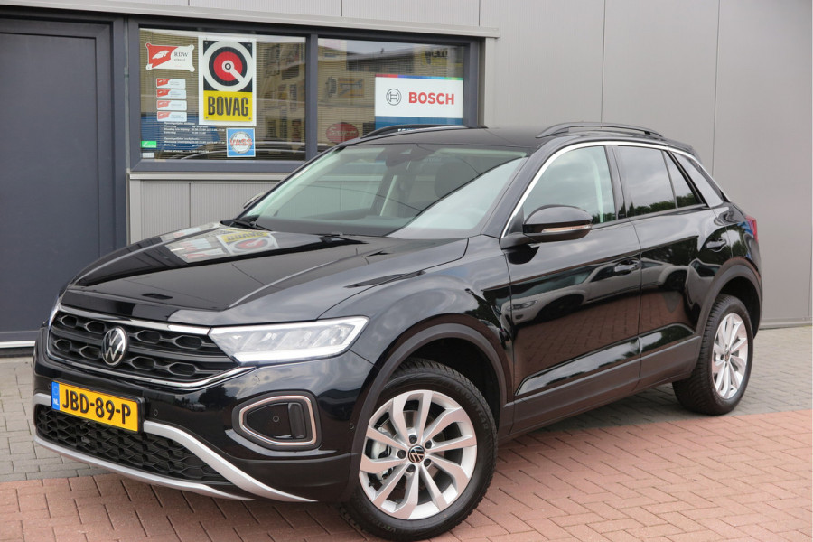Volkswagen T-Roc 1.5 TSI 150pk DSG Life Edition, Camera,Navigatie,Virtual cockpit, ACC, Carplay ,Keyless ,Led verlichting ,Stoelverwarming, Schakelmogelijkheid stuurwiel, etc. slechts 3000km! Fabrieksgarantie t/m 02-2027. Volkswagen T-Roc 1.5 TSI 150pk DSG Life Edition, Camera,Navigatie,Virtual cockpit, ACC, Carplay ,Keyless ,Led verlichting ,Stoelverwarming, Schakelmogelijkheid stuurwiel, etc. slechts 3000km! Fabrieksgarantie t/m 02-2027.