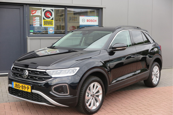 Volkswagen T-Roc 1.5 TSI 150pk DSG Life Edition, Camera,Navigatie,Virtual cockpit, ACC, Carplay ,Keyless ,Led verlichting ,Stoelverwarming, Schakelmogelijkheid stuurwiel, etc. slechts 3000km! Fabrieksgarantie t/m 02-2027. Volkswagen T-Roc 1.5 TSI 150pk DSG Life Edition, Camera,Navigatie,Virtual cockpit, ACC, Carplay ,Keyless ,Led verlichting ,Stoelverwarming, Schakelmogelijkheid stuurwiel, etc. slechts 3000km! Fabrieksgarantie t/m 02-2027.