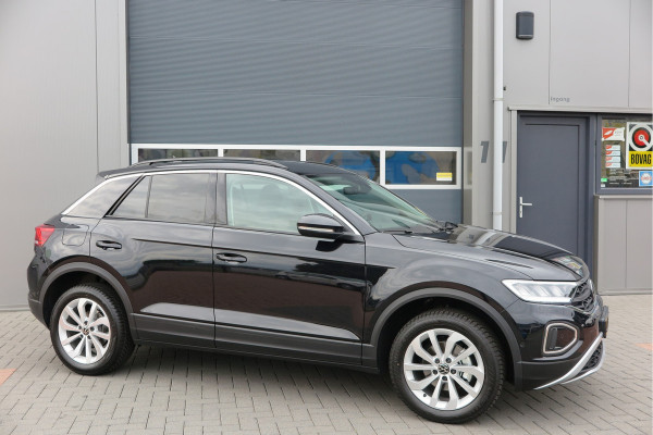 Volkswagen T-Roc 1.5 TSI 150pk DSG Life Edition, Camera,Navigatie,Virtual cockpit, ACC, Carplay ,Keyless ,Led verlichting ,Stoelverwarming, Schakelmogelijkheid stuurwiel, etc. slechts 3000km! Fabrieksgarantie t/m 02-2027. Volkswagen T-Roc 1.5 TSI 150pk DSG Life Edition, Camera,Navigatie,Virtual cockpit, ACC, Carplay ,Keyless ,Led verlichting ,Stoelverwarming, Schakelmogelijkheid stuurwiel, etc. slechts 3000km! Fabrieksgarantie t/m 02-2027.