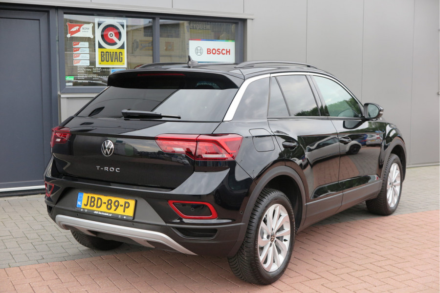 Volkswagen T-Roc 1.5 TSI 150pk DSG Life Edition, Camera,Navigatie,Virtual cockpit, ACC, Carplay ,Keyless ,Led verlichting ,Stoelverwarming, Schakelmogelijkheid stuurwiel, etc. slechts 3000km! Fabrieksgarantie t/m 02-2027. Volkswagen T-Roc 1.5 TSI 150pk DSG Life Edition, Camera,Navigatie,Virtual cockpit, ACC, Carplay ,Keyless ,Led verlichting ,Stoelverwarming, Schakelmogelijkheid stuurwiel, etc. slechts 3000km! Fabrieksgarantie t/m 02-2027.