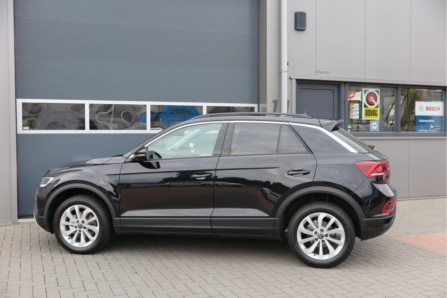Volkswagen T-Roc 1.5 TSI 150pk DSG Life Edition, Camera,Navigatie,Virtual cockpit, ACC, Carplay ,Keyless ,Led verlichting ,Stoelverwarming, Schakelmogelijkheid stuurwiel, etc. slechts 3000km! Fabrieksgarantie t/m 02-2027. Volkswagen T-Roc 1.5 TSI 150pk DSG Life Edition, Camera,Navigatie,Virtual cockpit, ACC, Carplay ,Keyless ,Led verlichting ,Stoelverwarming, Schakelmogelijkheid stuurwiel, etc. slechts 3000km! Fabrieksgarantie t/m 02-2027.