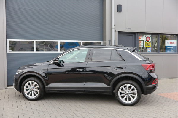 Volkswagen T-Roc 1.5 TSI 150pk DSG Life Edition, Camera,Navigatie,Virtual cockpit, ACC, Carplay ,Keyless ,Led verlichting ,Stoelverwarming, Schakelmogelijkheid stuurwiel, etc. slechts 3000km! Fabrieksgarantie t/m 02-2027. Volkswagen T-Roc 1.5 TSI 150pk DSG Life Edition, Camera,Navigatie,Virtual cockpit, ACC, Carplay ,Keyless ,Led verlichting ,Stoelverwarming, Schakelmogelijkheid stuurwiel, etc. slechts 3000km! Fabrieksgarantie t/m 02-2027.