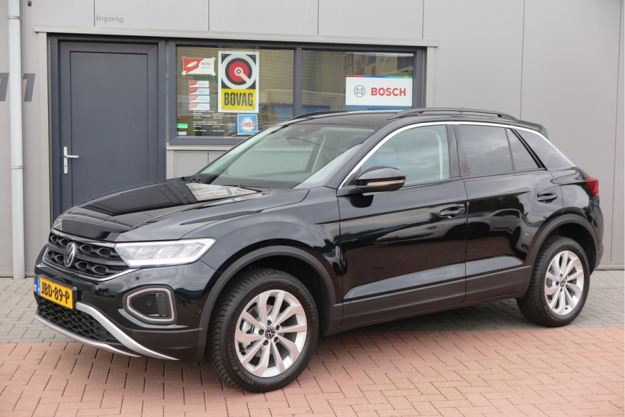 Volkswagen T-Roc 1.5 TSI 150pk DSG Life Edition, Camera,Navigatie,Virtual cockpit, ACC, Carplay ,Keyless ,Led verlichting ,Stoelverwarming, Schakelmogelijkheid stuurwiel, etc. slechts 3000km! Fabrieksgarantie t/m 02-2027. Volkswagen T-Roc 1.5 TSI 150pk DSG Life Edition, Camera,Navigatie,Virtual cockpit, ACC, Carplay ,Keyless ,Led verlichting ,Stoelverwarming, Schakelmogelijkheid stuurwiel, etc. slechts 3000km! Fabrieksgarantie t/m 02-2027.