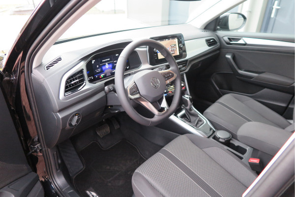 Volkswagen T-Roc 1.5 TSI 150pk DSG Life Edition, Camera,Navigatie,Virtual cockpit, ACC, Carplay ,Keyless ,Led verlichting ,Stoelverwarming, Schakelmogelijkheid stuurwiel, etc. slechts 3000km! Fabrieksgarantie t/m 02-2027. Volkswagen T-Roc 1.5 TSI 150pk DSG Life Edition, Camera,Navigatie,Virtual cockpit, ACC, Carplay ,Keyless ,Led verlichting ,Stoelverwarming, Schakelmogelijkheid stuurwiel, etc. slechts 3000km! Fabrieksgarantie t/m 02-2027.
