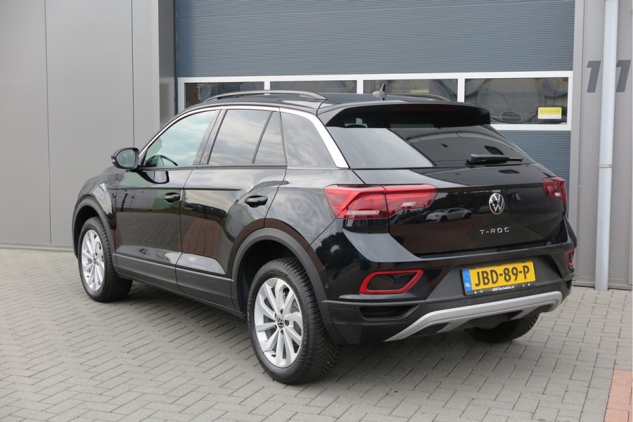Volkswagen T-Roc 1.5 TSI 150pk DSG Life Edition, Camera,Navigatie,Virtual cockpit, ACC, Carplay ,Keyless ,Led verlichting ,Stoelverwarming, Schakelmogelijkheid stuurwiel, etc. slechts 3000km! Fabrieksgarantie t/m 02-2027. Volkswagen T-Roc 1.5 TSI 150pk DSG Life Edition, Camera,Navigatie,Virtual cockpit, ACC, Carplay ,Keyless ,Led verlichting ,Stoelverwarming, Schakelmogelijkheid stuurwiel, etc. slechts 3000km! Fabrieksgarantie t/m 02-2027.
