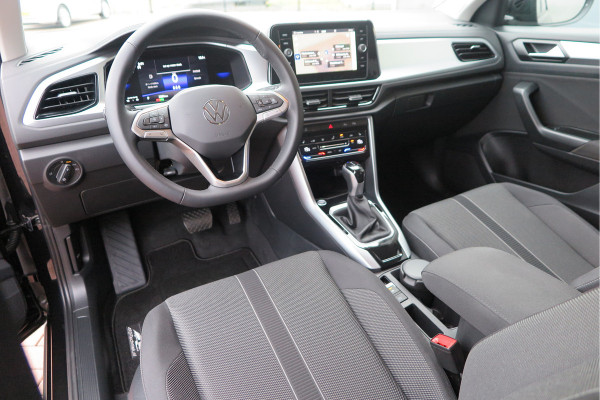 Volkswagen T-Roc 1.5 TSI 150pk DSG Life Edition, Camera,Navigatie,Virtual cockpit, ACC, Carplay ,Keyless ,Led verlichting ,Stoelverwarming, Schakelmogelijkheid stuurwiel, etc. slechts 3000km! Fabrieksgarantie t/m 02-2027. Volkswagen T-Roc 1.5 TSI 150pk DSG Life Edition, Camera,Navigatie,Virtual cockpit, ACC, Carplay ,Keyless ,Led verlichting ,Stoelverwarming, Schakelmogelijkheid stuurwiel, etc. slechts 3000km! Fabrieksgarantie t/m 02-2027.