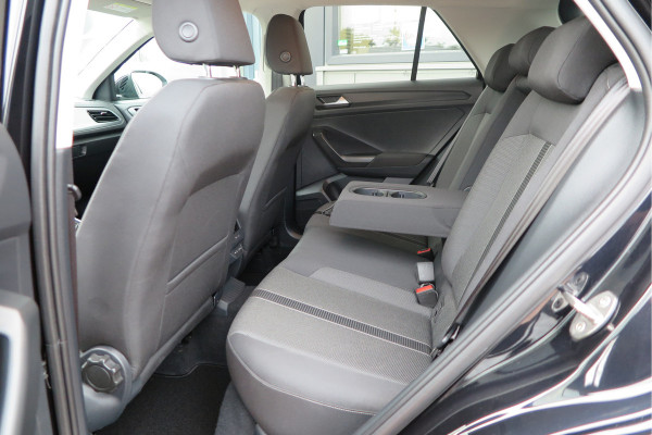 Volkswagen T-Roc 1.5 TSI 150pk DSG Life Edition, Camera,Navigatie,Virtual cockpit, ACC, Carplay ,Keyless ,Led verlichting ,Stoelverwarming, Schakelmogelijkheid stuurwiel, etc. slechts 3000km! Fabrieksgarantie t/m 02-2027. Volkswagen T-Roc 1.5 TSI 150pk DSG Life Edition, Camera,Navigatie,Virtual cockpit, ACC, Carplay ,Keyless ,Led verlichting ,Stoelverwarming, Schakelmogelijkheid stuurwiel, etc. slechts 3000km! Fabrieksgarantie t/m 02-2027.