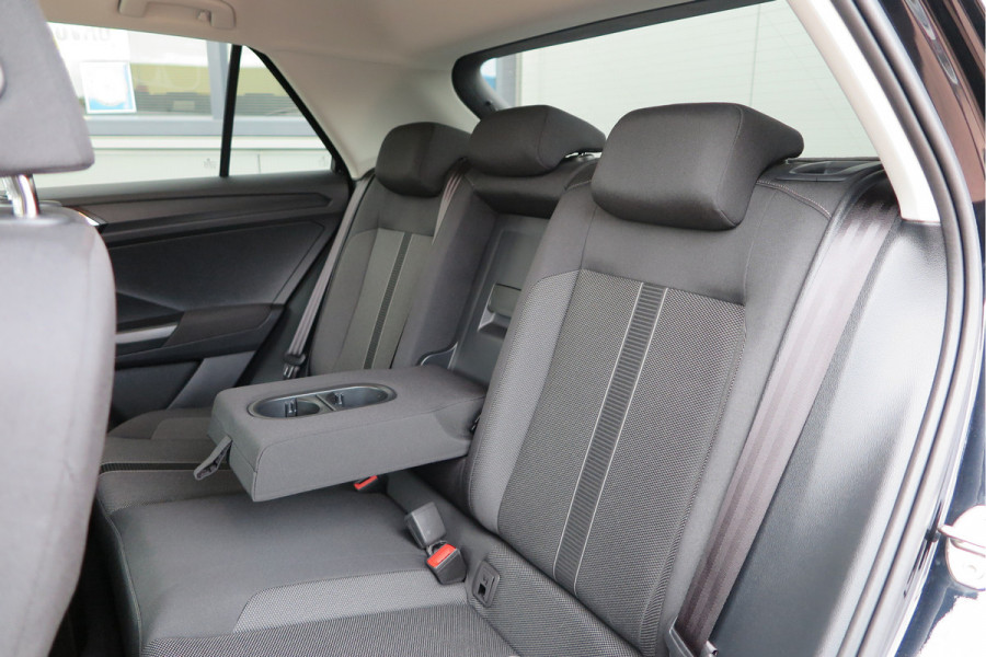 Volkswagen T-Roc 1.5 TSI 150pk DSG Life Edition, Camera,Navigatie,Virtual cockpit, ACC, Carplay ,Keyless ,Led verlichting ,Stoelverwarming, Schakelmogelijkheid stuurwiel, etc. slechts 3000km! Fabrieksgarantie t/m 02-2027. Volkswagen T-Roc 1.5 TSI 150pk DSG Life Edition, Camera,Navigatie,Virtual cockpit, ACC, Carplay ,Keyless ,Led verlichting ,Stoelverwarming, Schakelmogelijkheid stuurwiel, etc. slechts 3000km! Fabrieksgarantie t/m 02-2027.