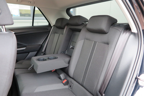 Volkswagen T-Roc 1.5 TSI 150pk DSG Life Edition, Camera,Navigatie,Virtual cockpit, ACC, Carplay ,Keyless ,Led verlichting ,Stoelverwarming, Schakelmogelijkheid stuurwiel, etc. slechts 3000km! Fabrieksgarantie t/m 02-2027. Volkswagen T-Roc 1.5 TSI 150pk DSG Life Edition, Camera,Navigatie,Virtual cockpit, ACC, Carplay ,Keyless ,Led verlichting ,Stoelverwarming, Schakelmogelijkheid stuurwiel, etc. slechts 3000km! Fabrieksgarantie t/m 02-2027.