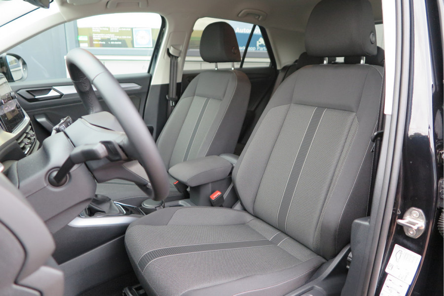 Volkswagen T-Roc 1.5 TSI 150pk DSG Life Edition, Camera,Navigatie,Virtual cockpit, ACC, Carplay ,Keyless ,Led verlichting ,Stoelverwarming, Schakelmogelijkheid stuurwiel, etc. slechts 3000km! Fabrieksgarantie t/m 02-2027. Volkswagen T-Roc 1.5 TSI 150pk DSG Life Edition, Camera,Navigatie,Virtual cockpit, ACC, Carplay ,Keyless ,Led verlichting ,Stoelverwarming, Schakelmogelijkheid stuurwiel, etc. slechts 3000km! Fabrieksgarantie t/m 02-2027.