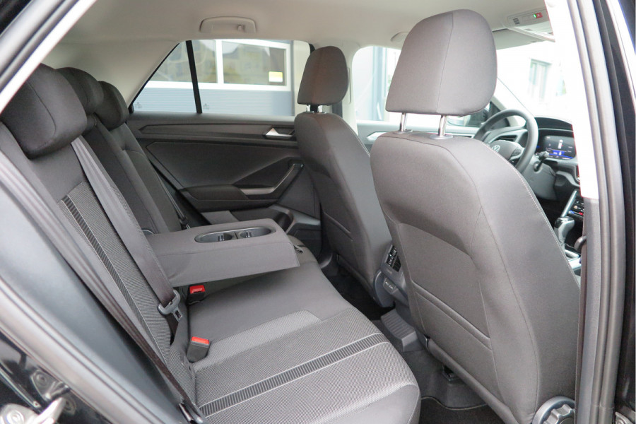 Volkswagen T-Roc 1.5 TSI 150pk DSG Life Edition, Camera,Navigatie,Virtual cockpit, ACC, Carplay ,Keyless ,Led verlichting ,Stoelverwarming, Schakelmogelijkheid stuurwiel, etc. slechts 3000km! Fabrieksgarantie t/m 02-2027. Volkswagen T-Roc 1.5 TSI 150pk DSG Life Edition, Camera,Navigatie,Virtual cockpit, ACC, Carplay ,Keyless ,Led verlichting ,Stoelverwarming, Schakelmogelijkheid stuurwiel, etc. slechts 3000km! Fabrieksgarantie t/m 02-2027.