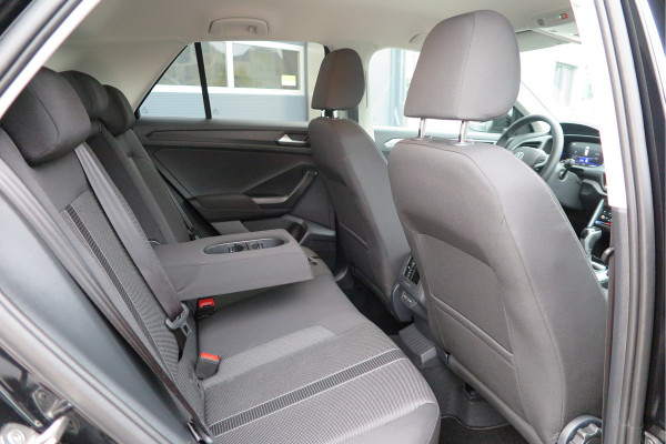 Volkswagen T-Roc 1.5 TSI 150pk DSG Life Edition, Camera,Navigatie,Virtual cockpit, ACC, Carplay ,Keyless ,Led verlichting ,Stoelverwarming, Schakelmogelijkheid stuurwiel, etc. slechts 3000km! Fabrieksgarantie t/m 02-2027. Volkswagen T-Roc 1.5 TSI 150pk DSG Life Edition, Camera,Navigatie,Virtual cockpit, ACC, Carplay ,Keyless ,Led verlichting ,Stoelverwarming, Schakelmogelijkheid stuurwiel, etc. slechts 3000km! Fabrieksgarantie t/m 02-2027.