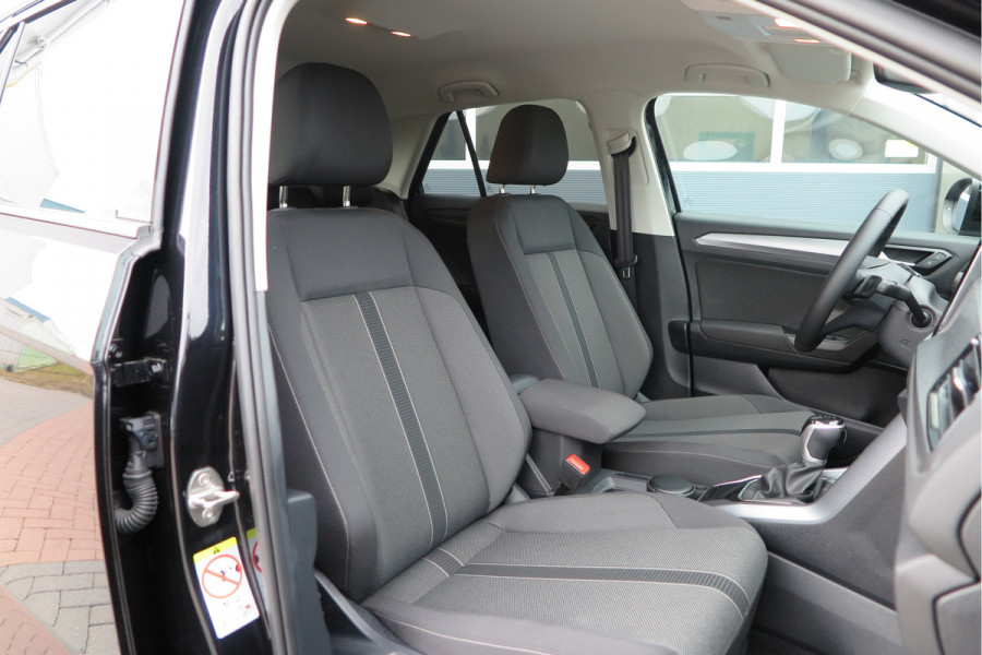 Volkswagen T-Roc 1.5 TSI 150pk DSG Life Edition, Camera,Navigatie,Virtual cockpit, ACC, Carplay ,Keyless ,Led verlichting ,Stoelverwarming, Schakelmogelijkheid stuurwiel, etc. slechts 3000km! Fabrieksgarantie t/m 02-2027. Volkswagen T-Roc 1.5 TSI 150pk DSG Life Edition, Camera,Navigatie,Virtual cockpit, ACC, Carplay ,Keyless ,Led verlichting ,Stoelverwarming, Schakelmogelijkheid stuurwiel, etc. slechts 3000km! Fabrieksgarantie t/m 02-2027.