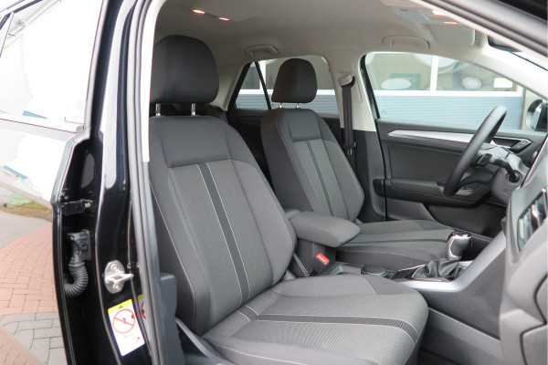 Volkswagen T-Roc 1.5 TSI 150pk DSG Life Edition, Camera,Navigatie,Virtual cockpit, ACC, Carplay ,Keyless ,Led verlichting ,Stoelverwarming, Schakelmogelijkheid stuurwiel, etc. slechts 3000km! Fabrieksgarantie t/m 02-2027. Volkswagen T-Roc 1.5 TSI 150pk DSG Life Edition, Camera,Navigatie,Virtual cockpit, ACC, Carplay ,Keyless ,Led verlichting ,Stoelverwarming, Schakelmogelijkheid stuurwiel, etc. slechts 3000km! Fabrieksgarantie t/m 02-2027.