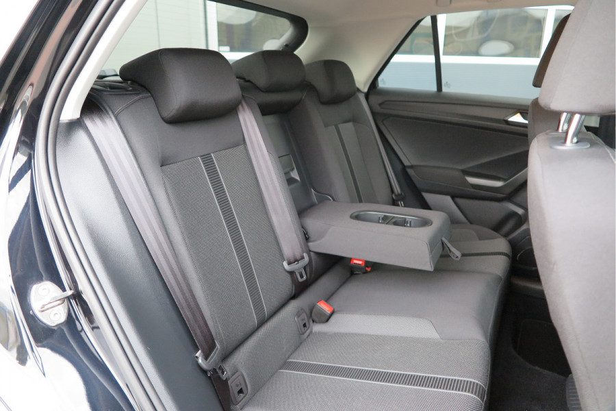 Volkswagen T-Roc 1.5 TSI 150pk DSG Life Edition, Camera,Navigatie,Virtual cockpit, ACC, Carplay ,Keyless ,Led verlichting ,Stoelverwarming, Schakelmogelijkheid stuurwiel, etc. slechts 3000km! Fabrieksgarantie t/m 02-2027. Volkswagen T-Roc 1.5 TSI 150pk DSG Life Edition, Camera,Navigatie,Virtual cockpit, ACC, Carplay ,Keyless ,Led verlichting ,Stoelverwarming, Schakelmogelijkheid stuurwiel, etc. slechts 3000km! Fabrieksgarantie t/m 02-2027.