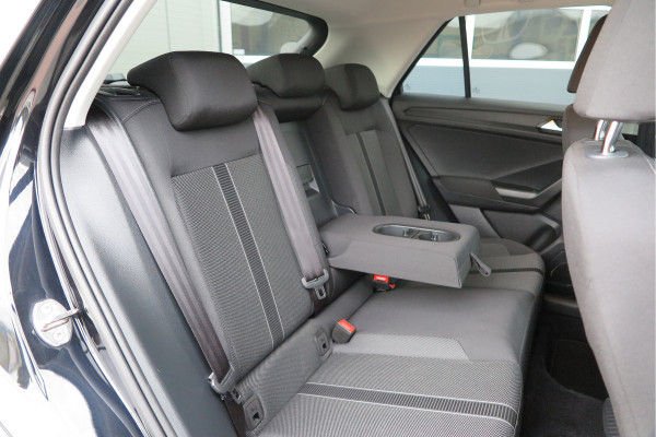 Volkswagen T-Roc 1.5 TSI 150pk DSG Life Edition, Camera,Navigatie,Virtual cockpit, ACC, Carplay ,Keyless ,Led verlichting ,Stoelverwarming, Schakelmogelijkheid stuurwiel, etc. slechts 3000km! Fabrieksgarantie t/m 02-2027. Volkswagen T-Roc 1.5 TSI 150pk DSG Life Edition, Camera,Navigatie,Virtual cockpit, ACC, Carplay ,Keyless ,Led verlichting ,Stoelverwarming, Schakelmogelijkheid stuurwiel, etc. slechts 3000km! Fabrieksgarantie t/m 02-2027.