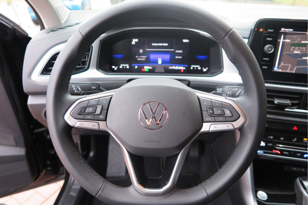 Volkswagen T-Roc 1.5 TSI 150pk DSG Life Edition, Camera,Navigatie,Virtual cockpit, ACC, Carplay ,Keyless ,Led verlichting ,Stoelverwarming, Schakelmogelijkheid stuurwiel, etc. slechts 3000km! Fabrieksgarantie t/m 02-2027. Volkswagen T-Roc 1.5 TSI 150pk DSG Life Edition, Camera,Navigatie,Virtual cockpit, ACC, Carplay ,Keyless ,Led verlichting ,Stoelverwarming, Schakelmogelijkheid stuurwiel, etc. slechts 3000km! Fabrieksgarantie t/m 02-2027.