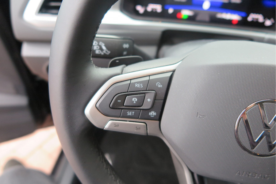 Volkswagen T-Roc 1.5 TSI 150pk DSG Life Edition, Camera,Navigatie,Virtual cockpit, ACC, Carplay ,Keyless ,Led verlichting ,Stoelverwarming, Schakelmogelijkheid stuurwiel, etc. slechts 3000km! Fabrieksgarantie t/m 02-2027. Volkswagen T-Roc 1.5 TSI 150pk DSG Life Edition, Camera,Navigatie,Virtual cockpit, ACC, Carplay ,Keyless ,Led verlichting ,Stoelverwarming, Schakelmogelijkheid stuurwiel, etc. slechts 3000km! Fabrieksgarantie t/m 02-2027.