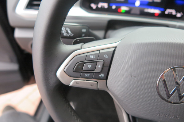 Volkswagen T-Roc 1.5 TSI 150pk DSG Life Edition, Camera,Navigatie,Virtual cockpit, ACC, Carplay ,Keyless ,Led verlichting ,Stoelverwarming, Schakelmogelijkheid stuurwiel, etc. slechts 3000km! Fabrieksgarantie t/m 02-2027. Volkswagen T-Roc 1.5 TSI 150pk DSG Life Edition, Camera,Navigatie,Virtual cockpit, ACC, Carplay ,Keyless ,Led verlichting ,Stoelverwarming, Schakelmogelijkheid stuurwiel, etc. slechts 3000km! Fabrieksgarantie t/m 02-2027.