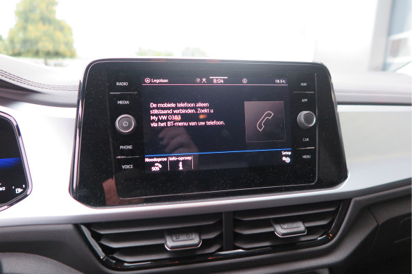Volkswagen T-Roc 1.5 TSI 150pk DSG Life Edition, Camera,Navigatie,Virtual cockpit, ACC, Carplay ,Keyless ,Led verlichting ,Stoelverwarming, Schakelmogelijkheid stuurwiel, etc. slechts 3000km! Fabrieksgarantie t/m 02-2027. Volkswagen T-Roc 1.5 TSI 150pk DSG Life Edition, Camera,Navigatie,Virtual cockpit, ACC, Carplay ,Keyless ,Led verlichting ,Stoelverwarming, Schakelmogelijkheid stuurwiel, etc. slechts 3000km! Fabrieksgarantie t/m 02-2027.