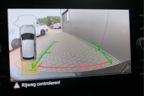 Volkswagen T-Roc 1.5 TSI 150pk DSG Life Edition, Camera,Navigatie,Virtual cockpit, ACC, Carplay ,Keyless ,Led verlichting ,Stoelverwarming, Schakelmogelijkheid stuurwiel, etc. slechts 3000km! Fabrieksgarantie t/m 02-2027. Volkswagen T-Roc 1.5 TSI 150pk DSG Life Edition, Camera,Navigatie,Virtual cockpit, ACC, Carplay ,Keyless ,Led verlichting ,Stoelverwarming, Schakelmogelijkheid stuurwiel, etc. slechts 3000km! Fabrieksgarantie t/m 02-2027.