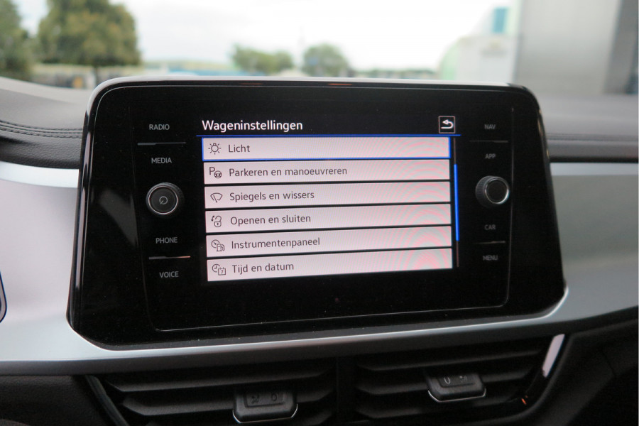 Volkswagen T-Roc 1.5 TSI 150pk DSG Life Edition, Camera,Navigatie,Virtual cockpit, ACC, Carplay ,Keyless ,Led verlichting ,Stoelverwarming, Schakelmogelijkheid stuurwiel, etc. slechts 3000km! Fabrieksgarantie t/m 02-2027. Volkswagen T-Roc 1.5 TSI 150pk DSG Life Edition, Camera,Navigatie,Virtual cockpit, ACC, Carplay ,Keyless ,Led verlichting ,Stoelverwarming, Schakelmogelijkheid stuurwiel, etc. slechts 3000km! Fabrieksgarantie t/m 02-2027.