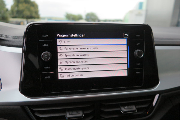 Volkswagen T-Roc 1.5 TSI 150pk DSG Life Edition, Camera,Navigatie,Virtual cockpit, ACC, Carplay ,Keyless ,Led verlichting ,Stoelverwarming, Schakelmogelijkheid stuurwiel, etc. slechts 3000km! Fabrieksgarantie t/m 02-2027. Volkswagen T-Roc 1.5 TSI 150pk DSG Life Edition, Camera,Navigatie,Virtual cockpit, ACC, Carplay ,Keyless ,Led verlichting ,Stoelverwarming, Schakelmogelijkheid stuurwiel, etc. slechts 3000km! Fabrieksgarantie t/m 02-2027.