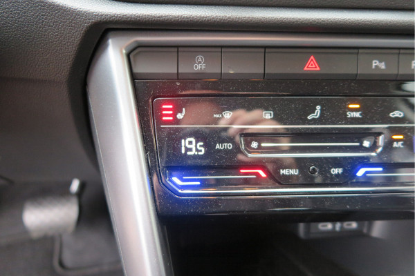 Volkswagen T-Roc 1.5 TSI 150pk DSG Life Edition, Camera,Navigatie,Virtual cockpit, ACC, Carplay ,Keyless ,Led verlichting ,Stoelverwarming, Schakelmogelijkheid stuurwiel, etc. slechts 3000km! Fabrieksgarantie t/m 02-2027. Volkswagen T-Roc 1.5 TSI 150pk DSG Life Edition, Camera,Navigatie,Virtual cockpit, ACC, Carplay ,Keyless ,Led verlichting ,Stoelverwarming, Schakelmogelijkheid stuurwiel, etc. slechts 3000km! Fabrieksgarantie t/m 02-2027.