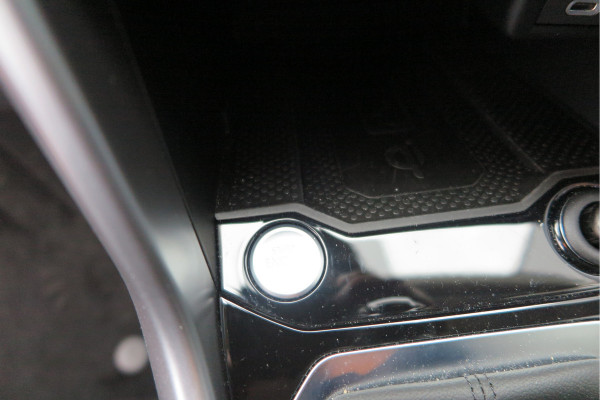 Volkswagen T-Roc 1.5 TSI 150pk DSG Life Edition, Camera,Navigatie,Virtual cockpit, ACC, Carplay ,Keyless ,Led verlichting ,Stoelverwarming, Schakelmogelijkheid stuurwiel, etc. slechts 3000km! Fabrieksgarantie t/m 02-2027. Volkswagen T-Roc 1.5 TSI 150pk DSG Life Edition, Camera,Navigatie,Virtual cockpit, ACC, Carplay ,Keyless ,Led verlichting ,Stoelverwarming, Schakelmogelijkheid stuurwiel, etc. slechts 3000km! Fabrieksgarantie t/m 02-2027.