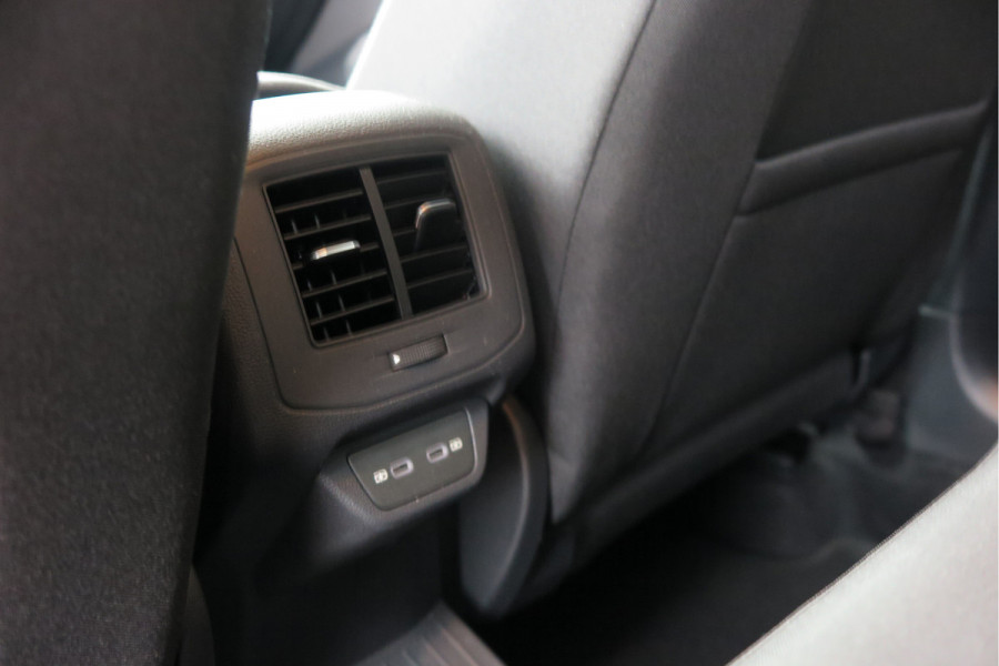 Volkswagen T-Roc 1.5 TSI 150pk DSG Life Edition, Camera,Navigatie,Virtual cockpit, ACC, Carplay ,Keyless ,Led verlichting ,Stoelverwarming, Schakelmogelijkheid stuurwiel, etc. slechts 3000km! Fabrieksgarantie t/m 02-2027. Volkswagen T-Roc 1.5 TSI 150pk DSG Life Edition, Camera,Navigatie,Virtual cockpit, ACC, Carplay ,Keyless ,Led verlichting ,Stoelverwarming, Schakelmogelijkheid stuurwiel, etc. slechts 3000km! Fabrieksgarantie t/m 02-2027.