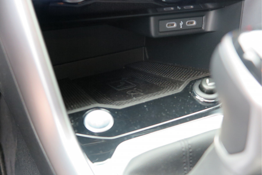 Volkswagen T-Roc 1.5 TSI 150pk DSG Life Edition, Camera,Navigatie,Virtual cockpit, ACC, Carplay ,Keyless ,Led verlichting ,Stoelverwarming, Schakelmogelijkheid stuurwiel, etc. slechts 3000km! Fabrieksgarantie t/m 02-2027. Volkswagen T-Roc 1.5 TSI 150pk DSG Life Edition, Camera,Navigatie,Virtual cockpit, ACC, Carplay ,Keyless ,Led verlichting ,Stoelverwarming, Schakelmogelijkheid stuurwiel, etc. slechts 3000km! Fabrieksgarantie t/m 02-2027.