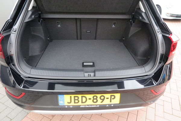 Volkswagen T-Roc 1.5 TSI 150pk DSG Life Edition, Camera,Navigatie,Virtual cockpit, ACC, Carplay ,Keyless ,Led verlichting ,Stoelverwarming, Schakelmogelijkheid stuurwiel, etc. slechts 3000km! Fabrieksgarantie t/m 02-2027. Volkswagen T-Roc 1.5 TSI 150pk DSG Life Edition, Camera,Navigatie,Virtual cockpit, ACC, Carplay ,Keyless ,Led verlichting ,Stoelverwarming, Schakelmogelijkheid stuurwiel, etc. slechts 3000km! Fabrieksgarantie t/m 02-2027.