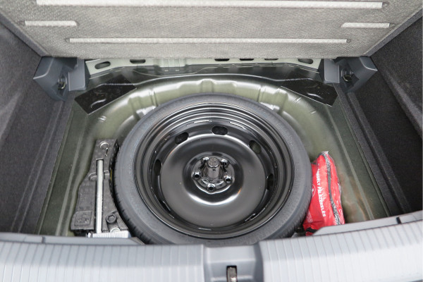 Volkswagen T-Roc 1.5 TSI 150pk DSG Life Edition, Camera,Navigatie,Virtual cockpit, ACC, Carplay ,Keyless ,Led verlichting ,Stoelverwarming, Schakelmogelijkheid stuurwiel, etc. slechts 3000km! Fabrieksgarantie t/m 02-2027. Volkswagen T-Roc 1.5 TSI 150pk DSG Life Edition, Camera,Navigatie,Virtual cockpit, ACC, Carplay ,Keyless ,Led verlichting ,Stoelverwarming, Schakelmogelijkheid stuurwiel, etc. slechts 3000km! Fabrieksgarantie t/m 02-2027.