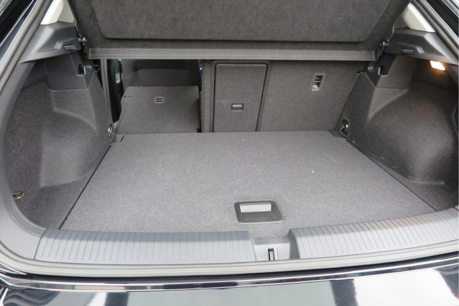 Volkswagen T-Roc 1.5 TSI 150pk DSG Life Edition, Camera,Navigatie,Virtual cockpit, ACC, Carplay ,Keyless ,Led verlichting ,Stoelverwarming, Schakelmogelijkheid stuurwiel, etc. slechts 3000km! Fabrieksgarantie t/m 02-2027. Volkswagen T-Roc 1.5 TSI 150pk DSG Life Edition, Camera,Navigatie,Virtual cockpit, ACC, Carplay ,Keyless ,Led verlichting ,Stoelverwarming, Schakelmogelijkheid stuurwiel, etc. slechts 3000km! Fabrieksgarantie t/m 02-2027.