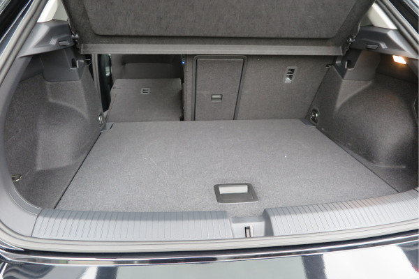 Volkswagen T-Roc 1.5 TSI 150pk DSG Life Edition, Camera,Navigatie,Virtual cockpit, ACC, Carplay ,Keyless ,Led verlichting ,Stoelverwarming, Schakelmogelijkheid stuurwiel, etc. slechts 3000km! Fabrieksgarantie t/m 02-2027. Volkswagen T-Roc 1.5 TSI 150pk DSG Life Edition, Camera,Navigatie,Virtual cockpit, ACC, Carplay ,Keyless ,Led verlichting ,Stoelverwarming, Schakelmogelijkheid stuurwiel, etc. slechts 3000km! Fabrieksgarantie t/m 02-2027.