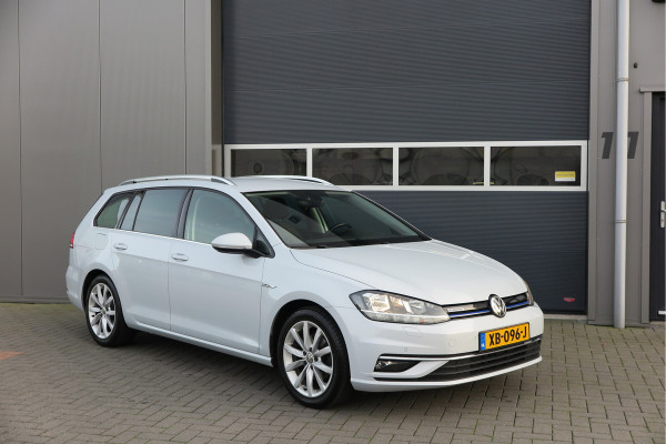 Volkswagen GOLF Variant 1.5 TSI 96kw 130pk Highline , Adaptive cruise ,Virtual cockpit,Navi, Trekhaak(afneembaar), Stoelverwarming, Alcantara, 17"Lichtmetalen velgen, DAB+ radio , Carplay , PDC, Camera, etc. Onderhoudshistorie volledig & bekend.