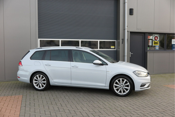 Volkswagen GOLF Variant 1.5 TSI 96kw 130pk Highline , Adaptive cruise ,Virtual cockpit,Navi, Trekhaak(afneembaar), Stoelverwarming, Alcantara, 17"Lichtmetalen velgen, DAB+ radio , Carplay , PDC, Camera, etc. Onderhoudshistorie volledig & bekend.