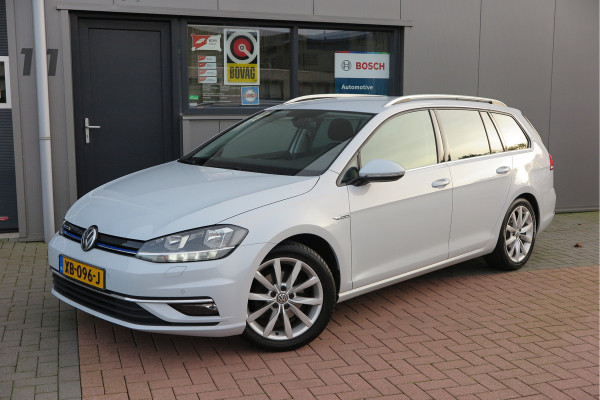 Volkswagen GOLF Variant 1.5 TSI 96kw 130pk Highline , Adaptive cruise ,Virtual cockpit,Navi, Trekhaak(afneembaar), Stoelverwarming, Alcantara, 17"Lichtmetalen velgen, DAB+ radio , Carplay , PDC, Camera, etc. Onderhoudshistorie volledig & bekend.