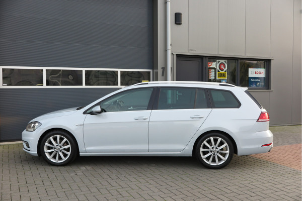 Volkswagen GOLF Variant 1.5 TSI 96kw 130pk Highline , Adaptive cruise ,Virtual cockpit,Navi, Trekhaak(afneembaar), Stoelverwarming, Alcantara, 17"Lichtmetalen velgen, DAB+ radio , Carplay , PDC, Camera, etc. Onderhoudshistorie volledig & bekend.