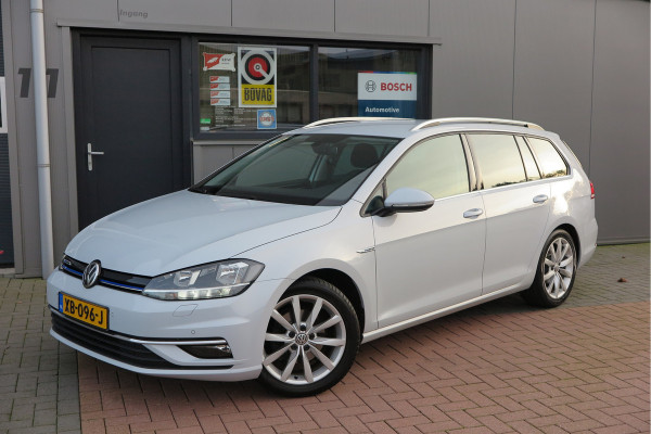 Volkswagen GOLF Variant 1.5 TSI 96kw 130pk Highline , Adaptive cruise ,Virtual cockpit,Navi, Trekhaak(afneembaar), Stoelverwarming, Alcantara, 17"Lichtmetalen velgen, DAB+ radio , Carplay , PDC, Camera, etc. Onderhoudshistorie volledig & bekend.