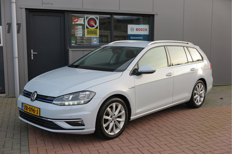 Volkswagen GOLF Variant 1.5 TSI 96kw 130pk Highline , Adaptive cruise ,Virtual cockpit,Navi, Trekhaak(afneembaar), Stoelverwarming, Alcantara, 17"Lichtmetalen velgen, DAB+ radio , Carplay , PDC, Camera, etc. Onderhoudshistorie volledig & bekend.