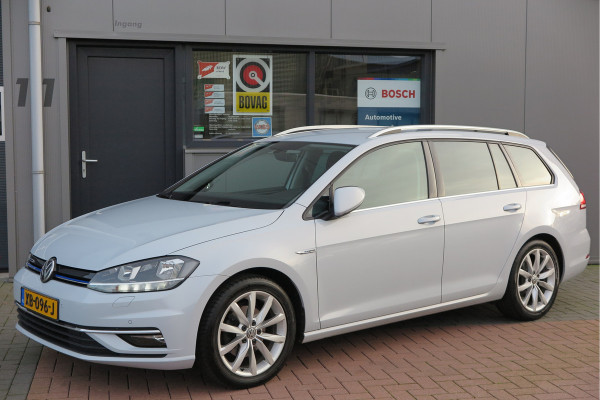Volkswagen GOLF Variant 1.5 TSI 96kw 130pk Highline , Adaptive cruise ,Virtual cockpit,Navi, Trekhaak(afneembaar), Stoelverwarming, Alcantara, 17"Lichtmetalen velgen, DAB+ radio , Carplay , PDC, Camera, etc. Onderhoudshistorie volledig & bekend.